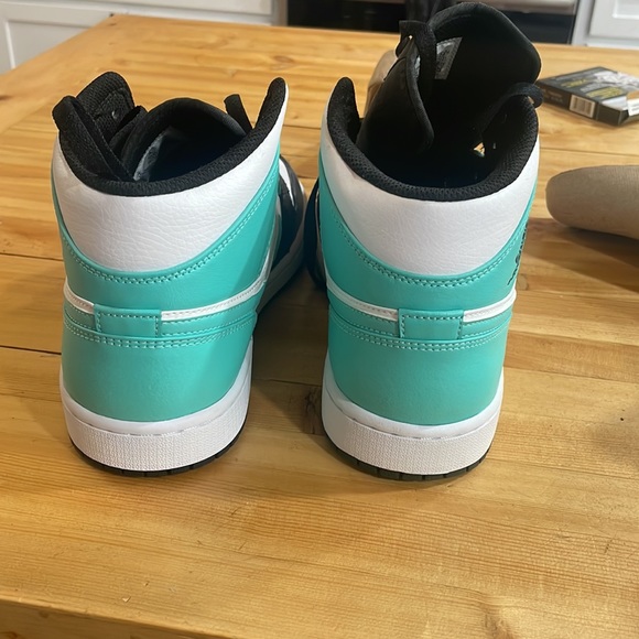 Air Jordan’s - Picture 3 of 4